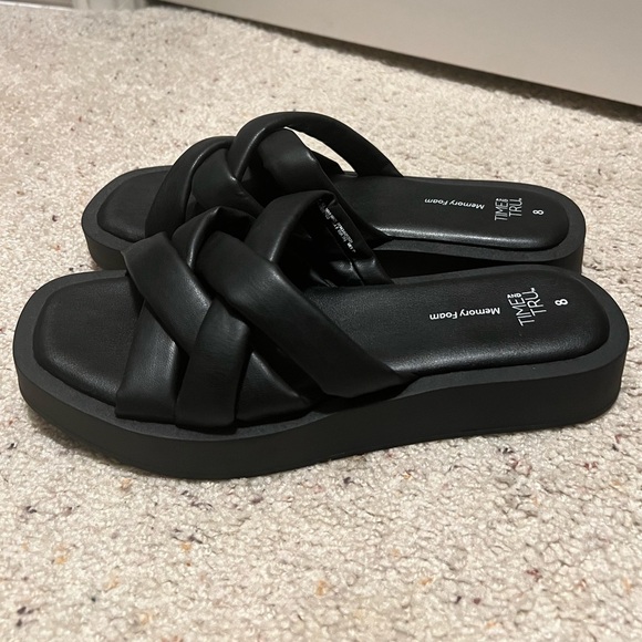Time and Tru Shoes - Time and Tru Black Sandals